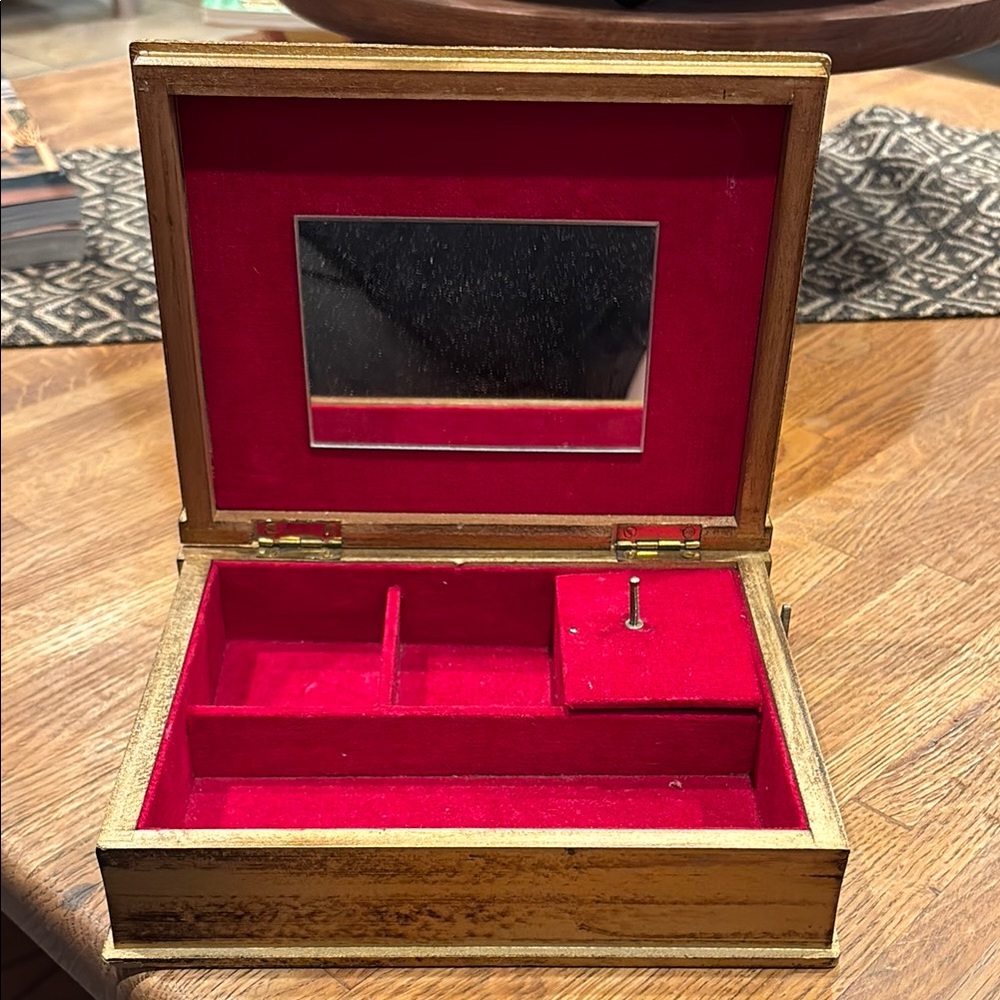 MELE Vintage Musical Decorative Box with Portrait